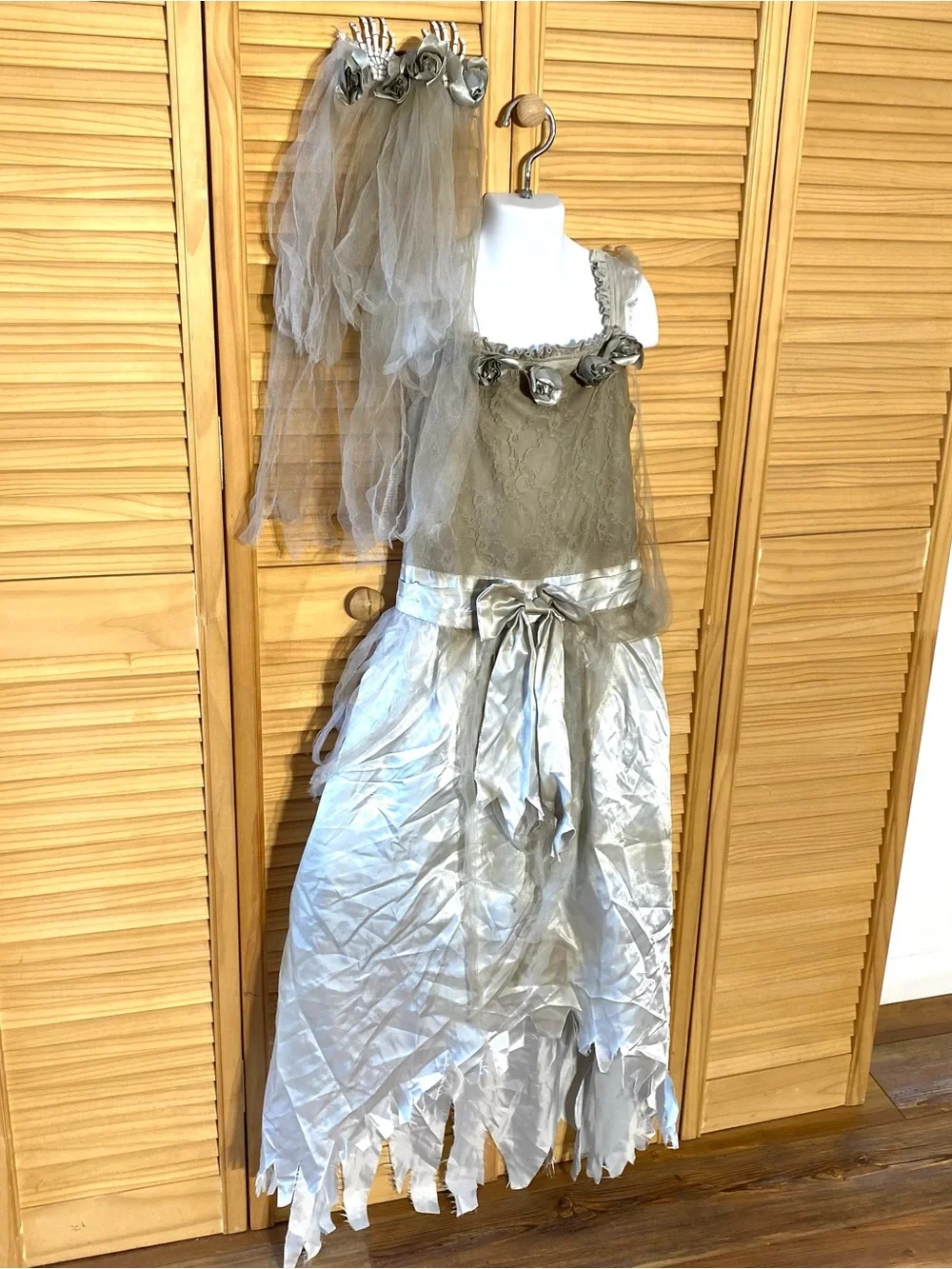 Girl’s Haunted Ghost Bride Halloween Costume Dress with Veil